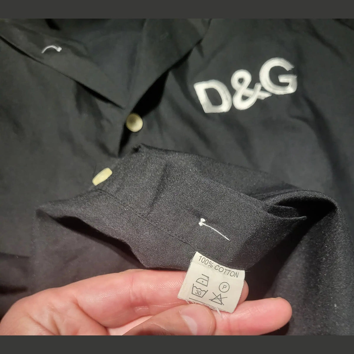 Chemise noire D&G, 100% coton, taille non précisée. Fripes Sélect