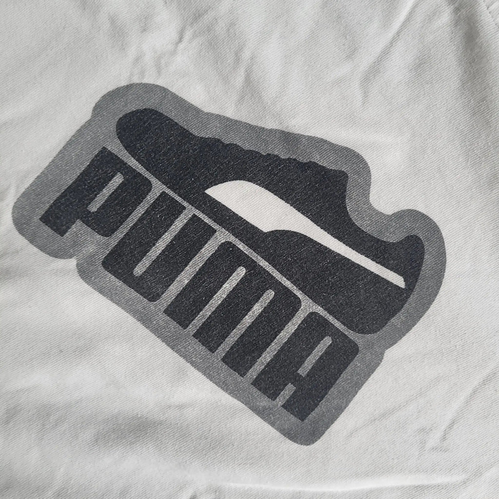 T-shirt Blanc Puma Downtown Graphic – Logo Basket – Taille L – Style Rétro