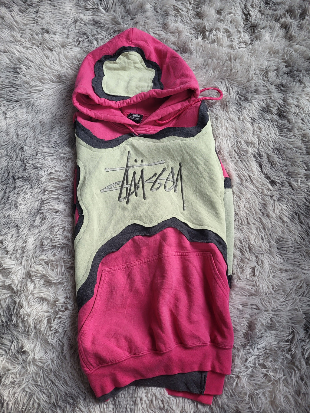 Sweat à capuche Stüssy Reworked Patchwork – Pièce Unique 1/1 – Rose & Gris Taille XL