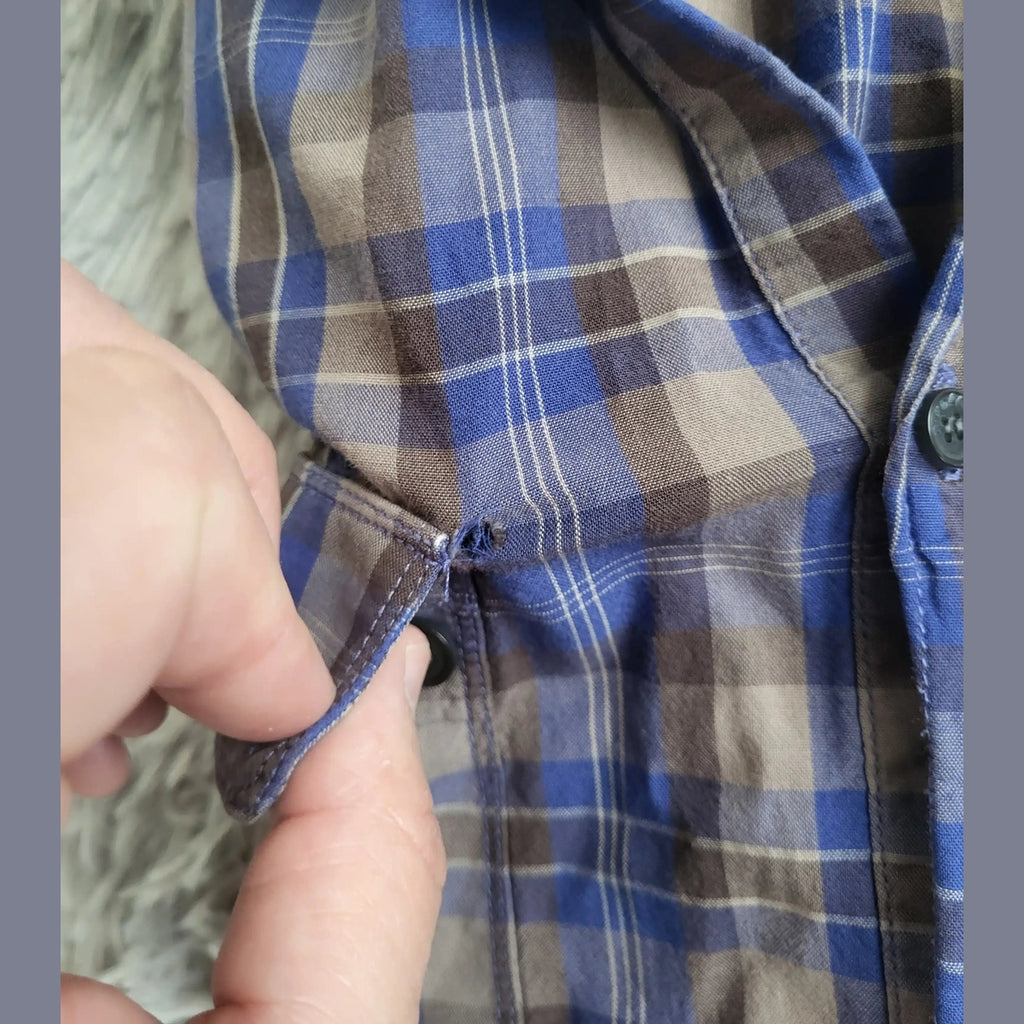 Chemise à carreaux bleue et marron, marque et taille non visibles, Fripes Sélect
