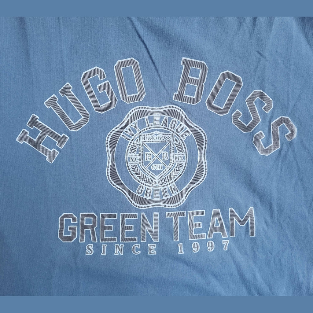 T-shirt Hugo Boss bleu, taille non visible, inscription Green Team, Fripes Sélect