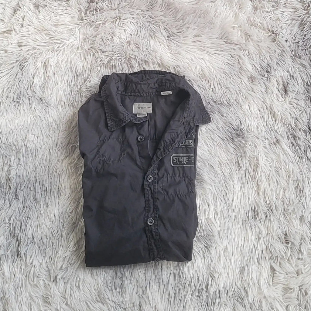 Chemise noire Ennergi homme taille M, logo sur la poitrine. Fripes Sélect