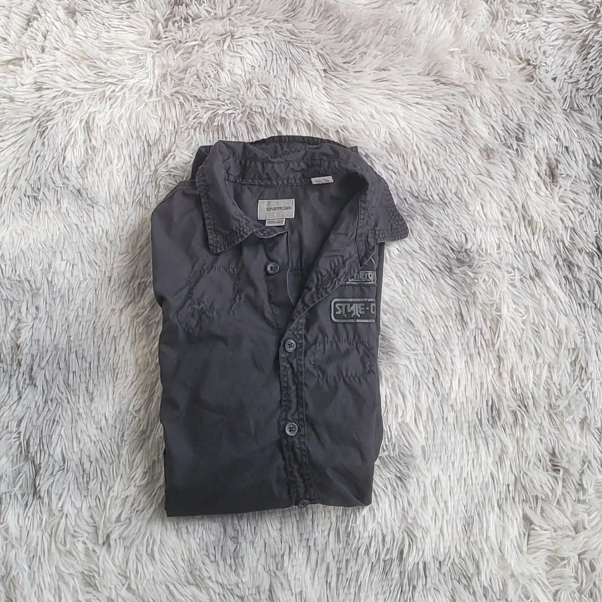 Chemise noire Ennergi homme taille M, logo sur la poitrine. Fripes Sélect