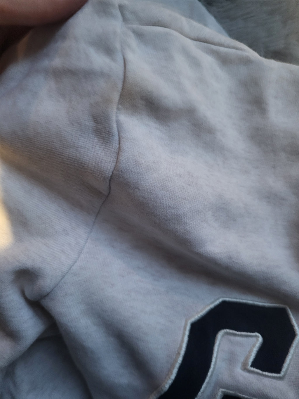 Sweat à Capuche Gap Classique – Blanc Cassé – Taille M – Logo Brodé – Unisexe