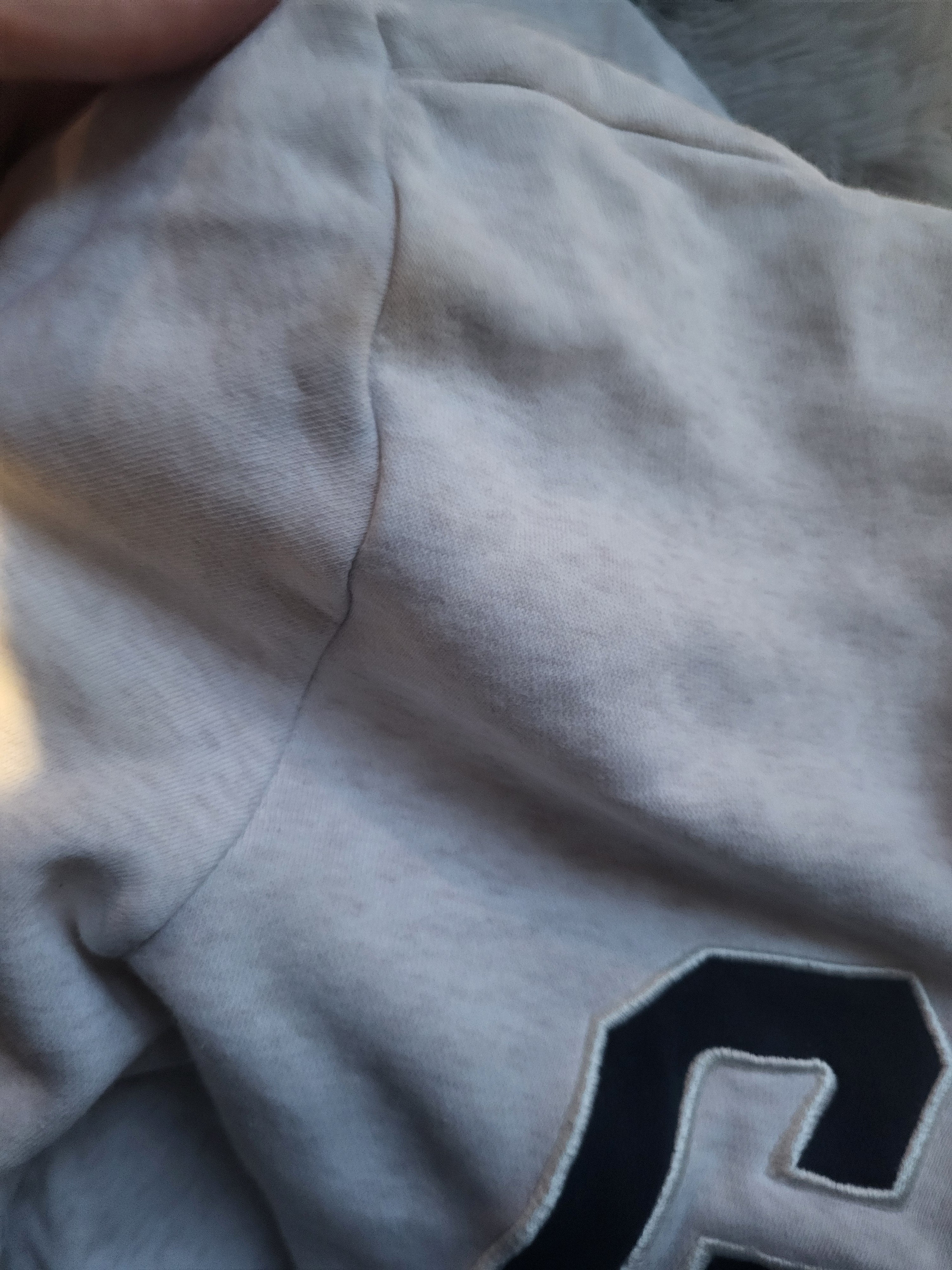 Sweat à Capuche Gap Classique – Blanc Cassé – Taille M – Logo Brodé – Unisexe