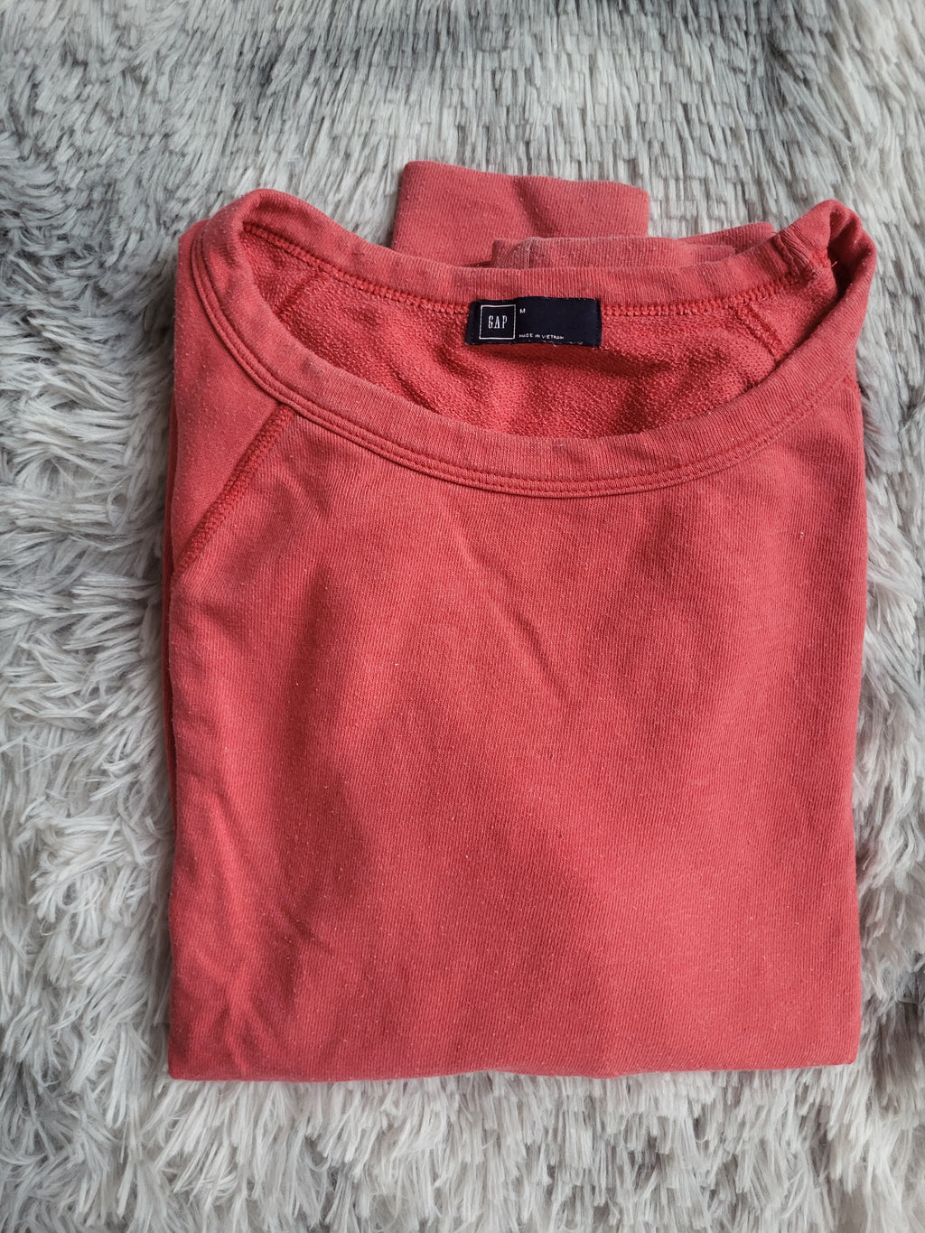 Sweatshirt Gap col rond – Rose Corail / Rouge délavé – Taille M – Manches Raglan