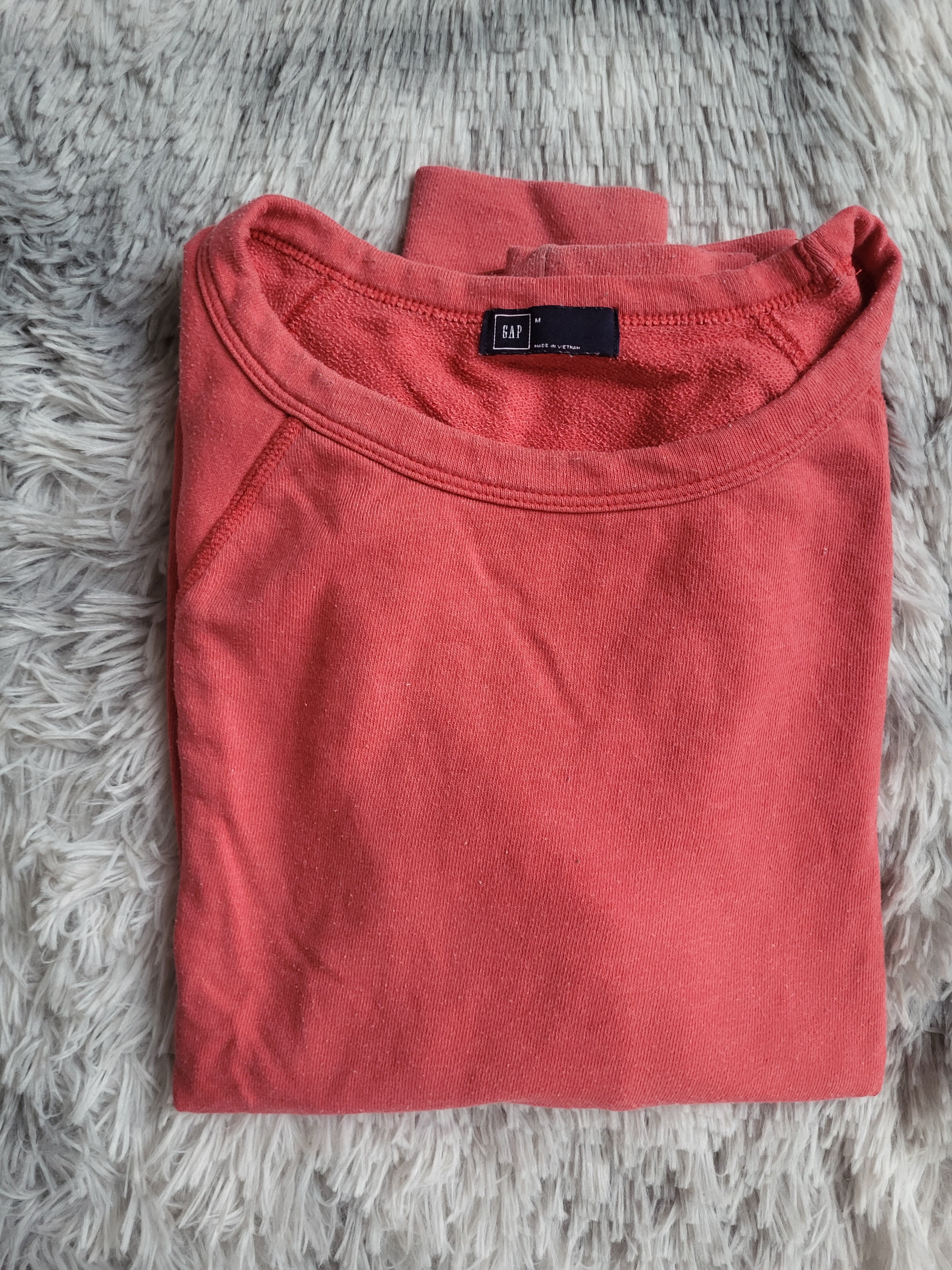 Sweatshirt Gap col rond – Rose Corail / Rouge délavé – Taille M – Manches Raglan