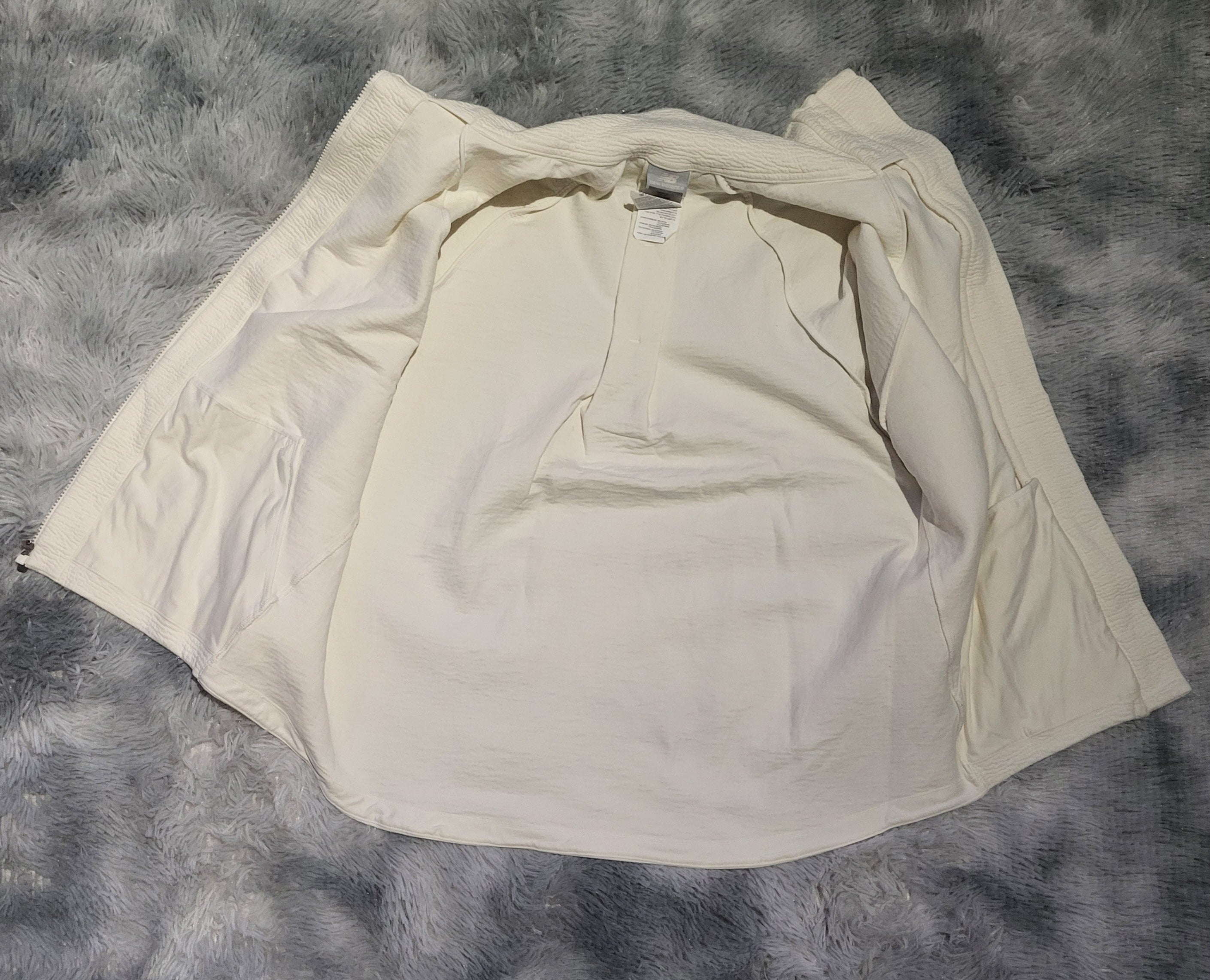 Veste d'entraînement New Balance Femme - Blanc - Taille L - Coupe Relaxed Fit - État impeccable