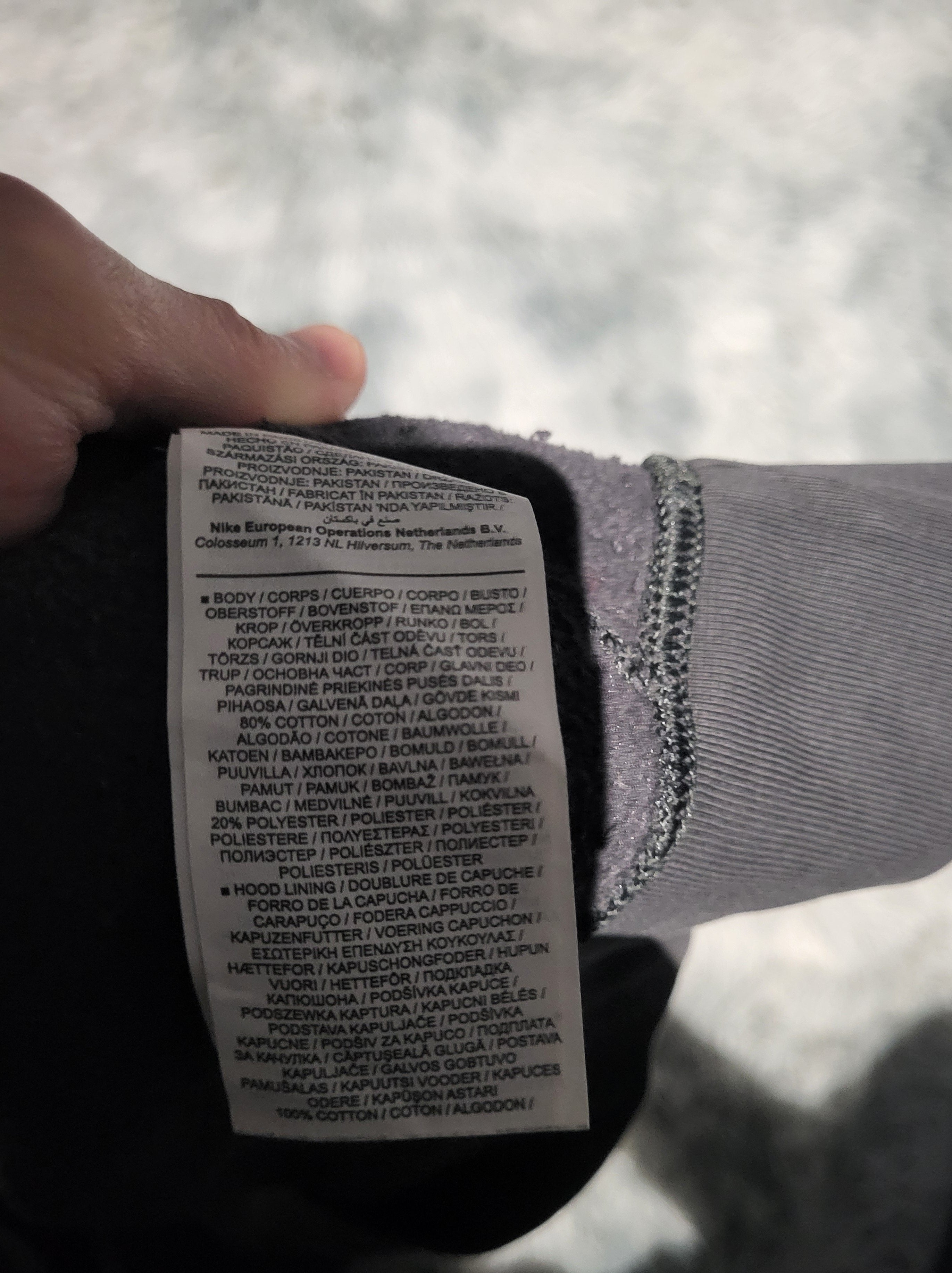 Sweat à Capuche Nike Noir – Style Workwear Distressed – Taille L – Idéal Upcycling / Grunge