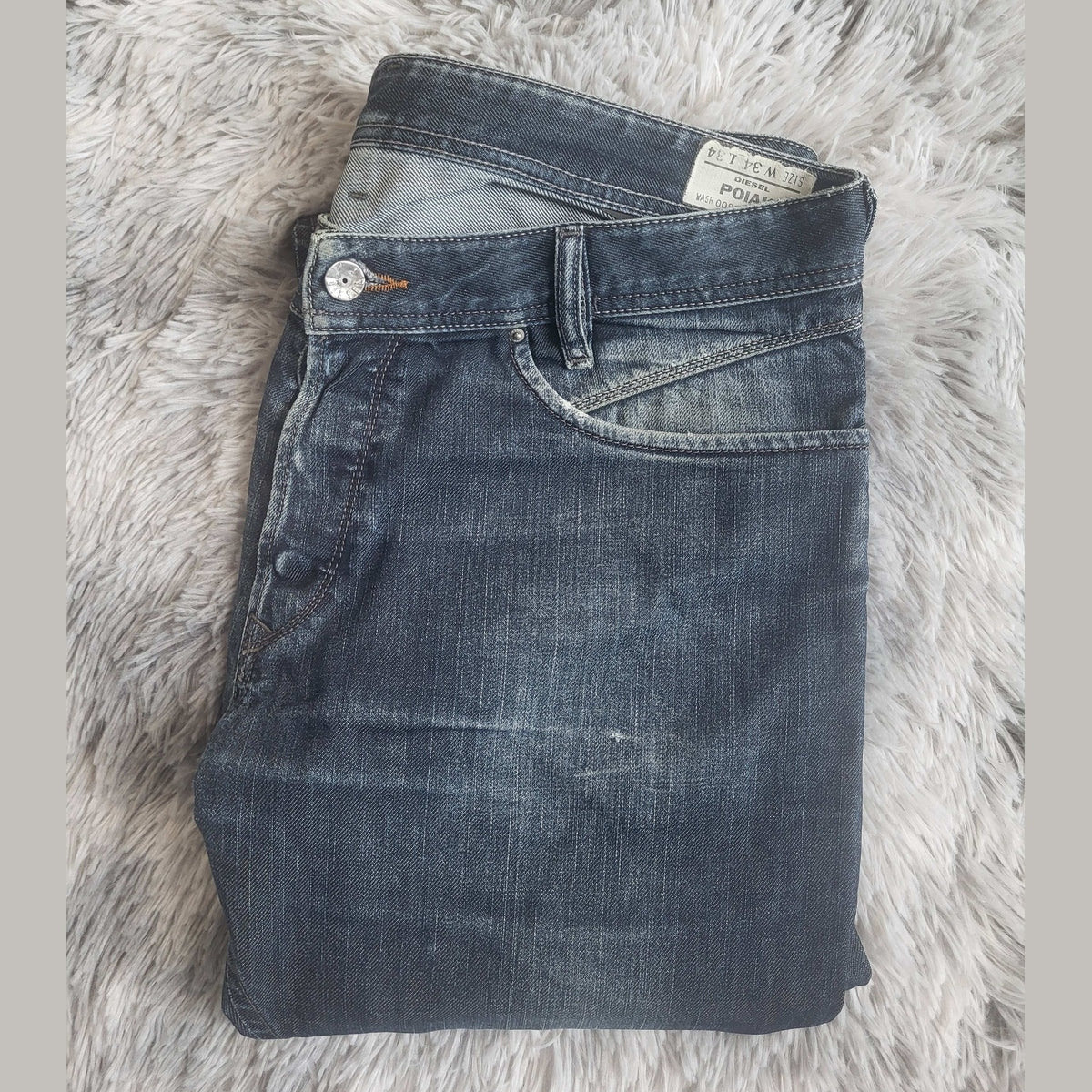 Jean bleu taille M de la marque Diesel, modèle POIA, vêtement vintage Fripes Sélect