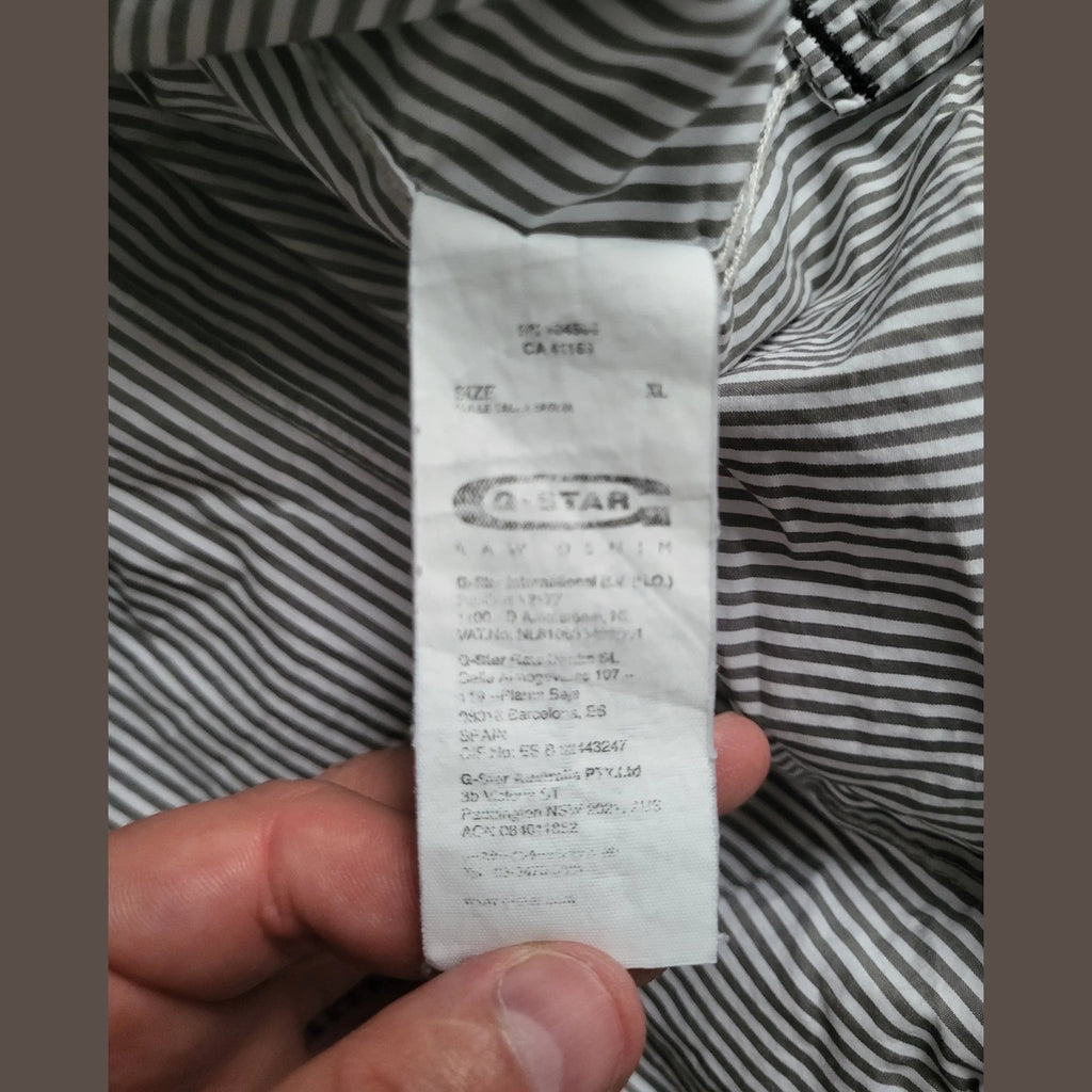 Chemise rayée grise G-Star taille XL, étiquette visible. Fripes Sélect