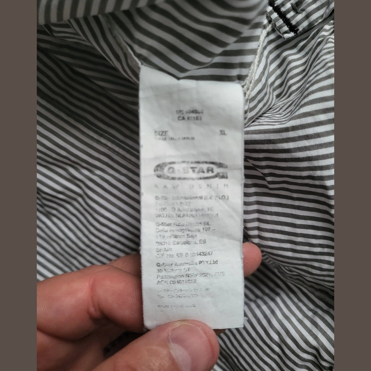 Chemise rayée grise G-Star taille XL, étiquette visible. Fripes Sélect