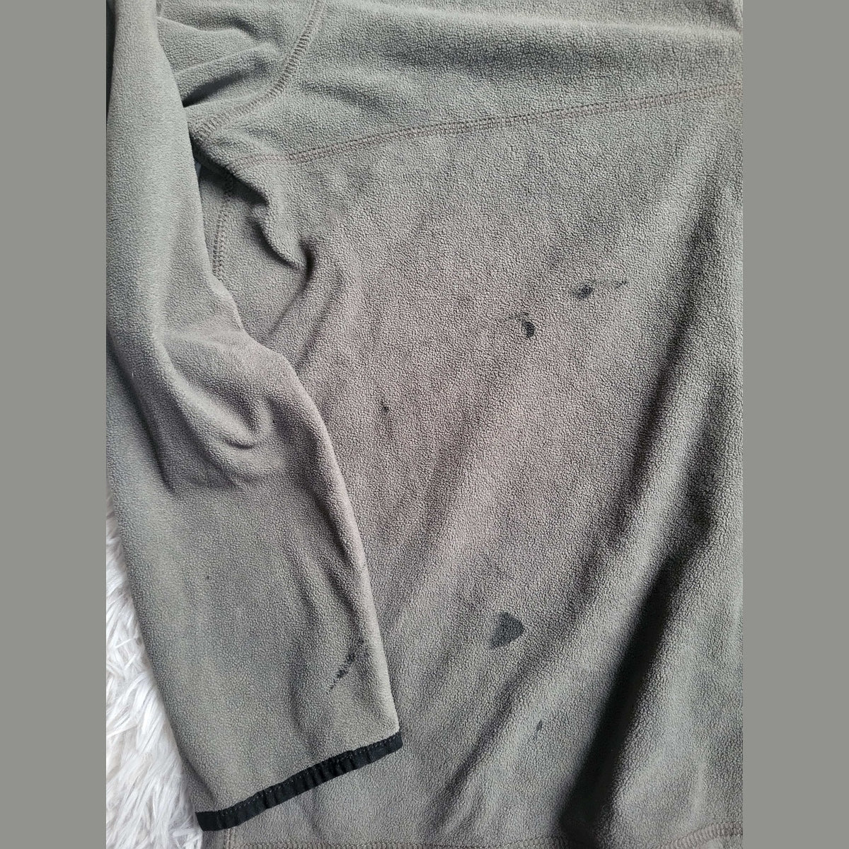 Pull polaire gris, marque non visible, taille non indiquée, Fripes Sélect