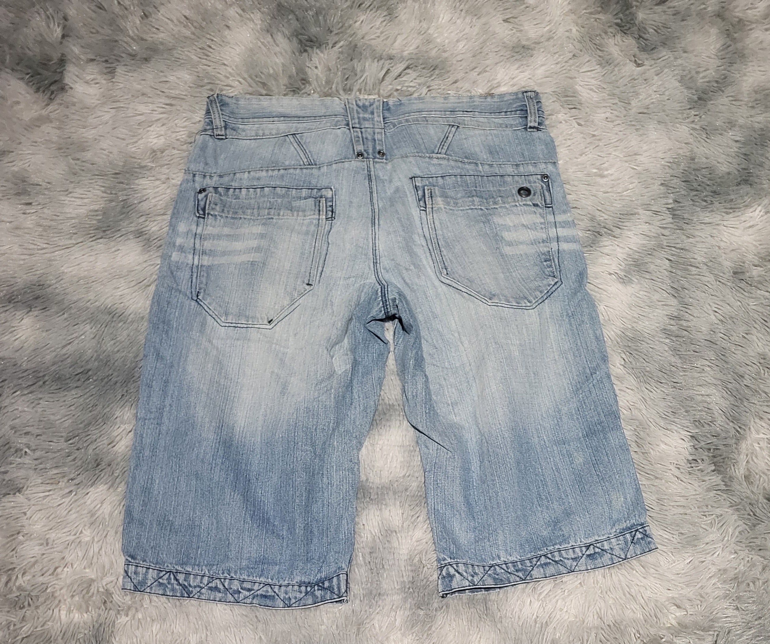 Short Jeans Bermuda SKILL – Bleu Délavé – Taille L – Style Y2K Streetwear