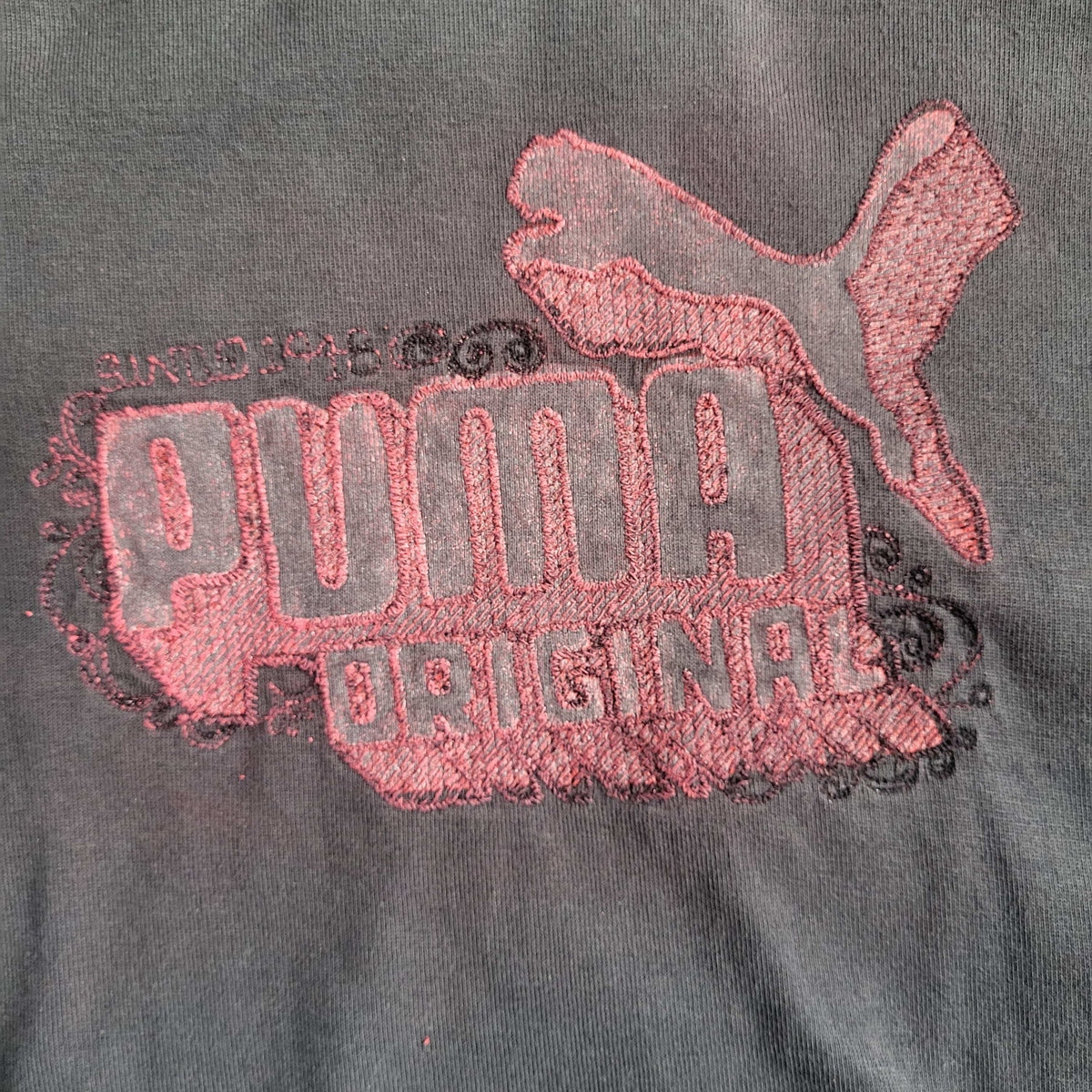 T-shirt Puma noir brodé logo rose, taille non visible, Fripes Sélect