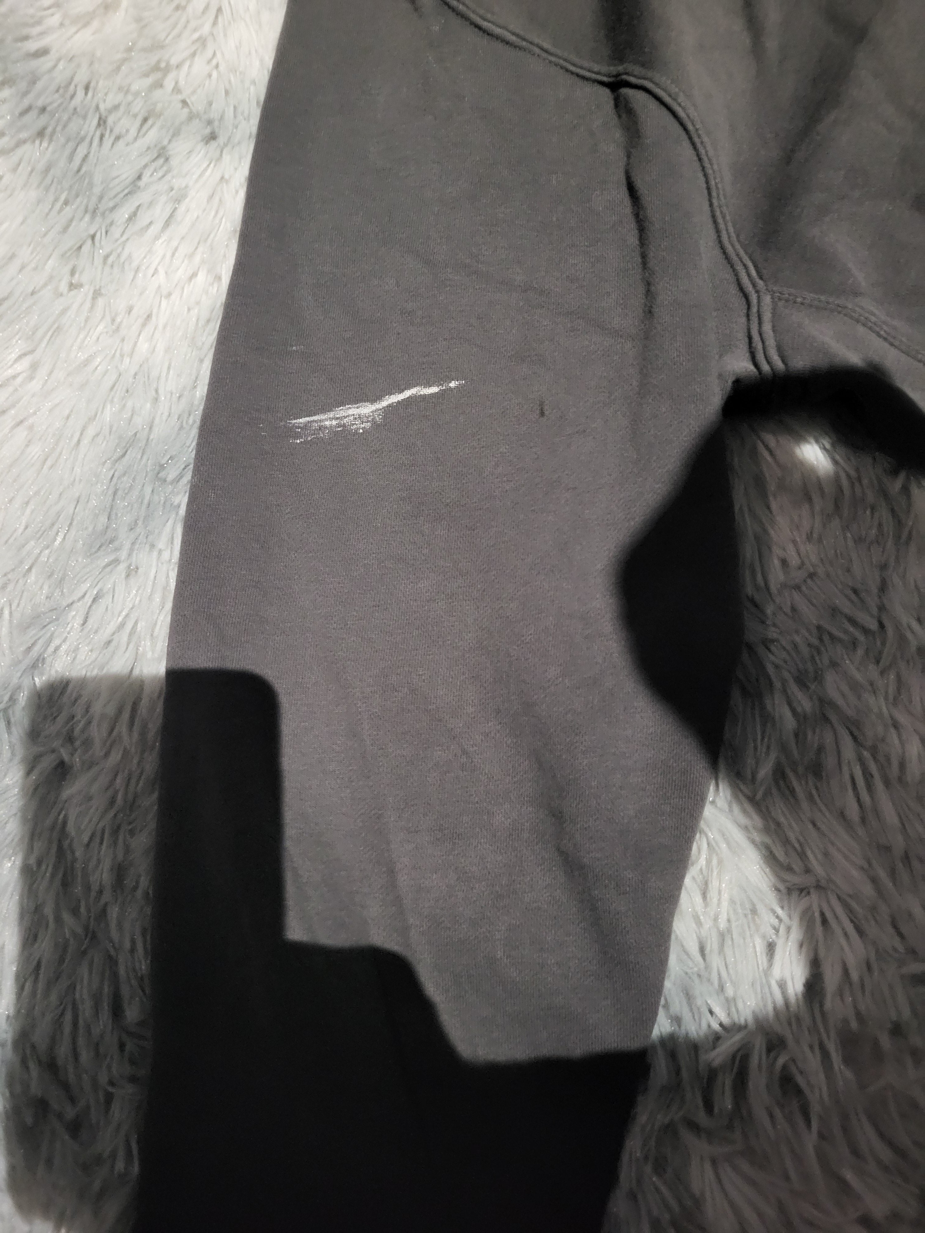 Sweat à Capuche Nike Noir – Style Workwear Distressed – Taille L – Idéal Upcycling / Grunge