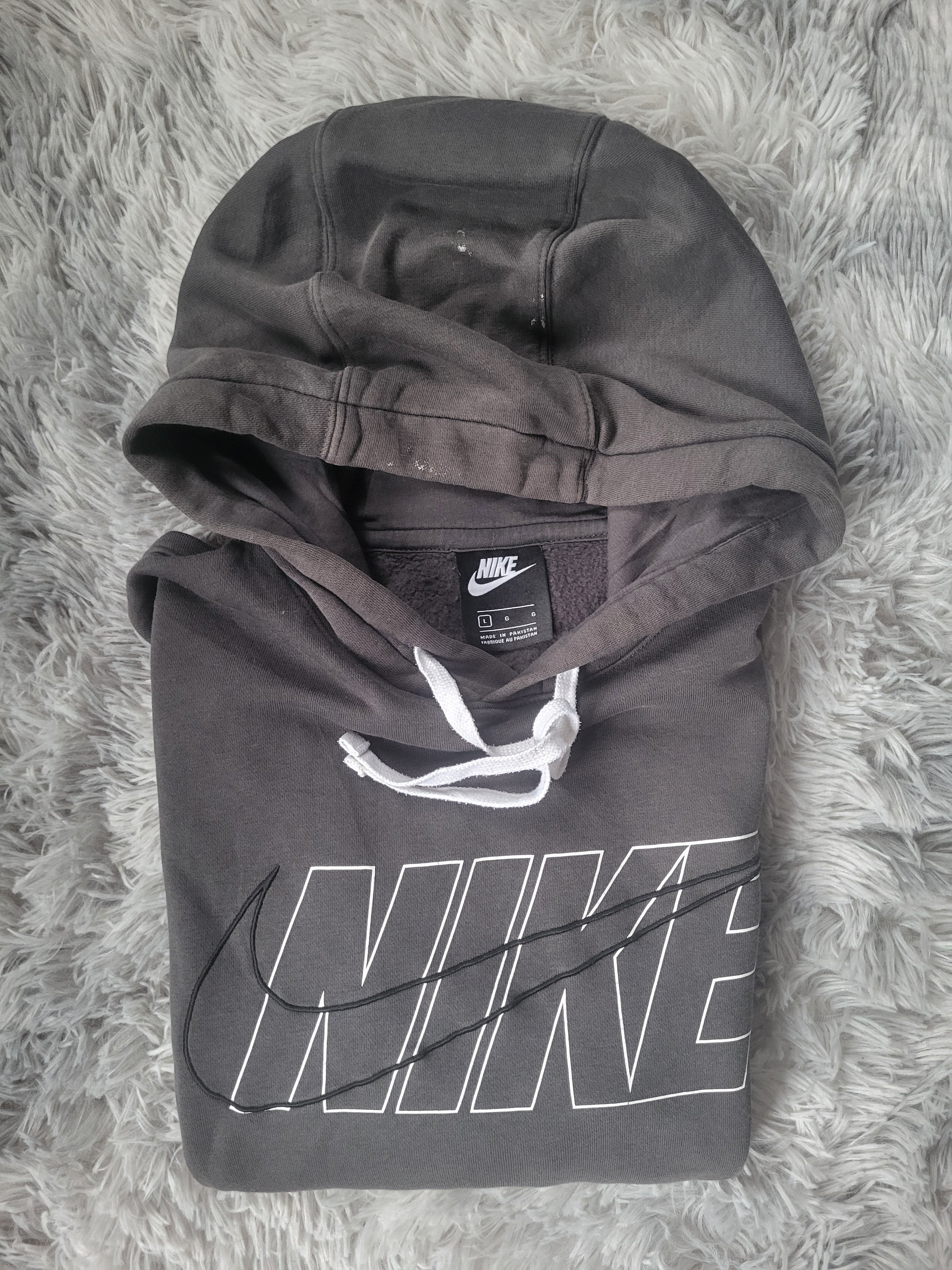 Sweat à Capuche Nike Noir – Style Workwear Distressed – Taille L – Idéal Upcycling / Grunge