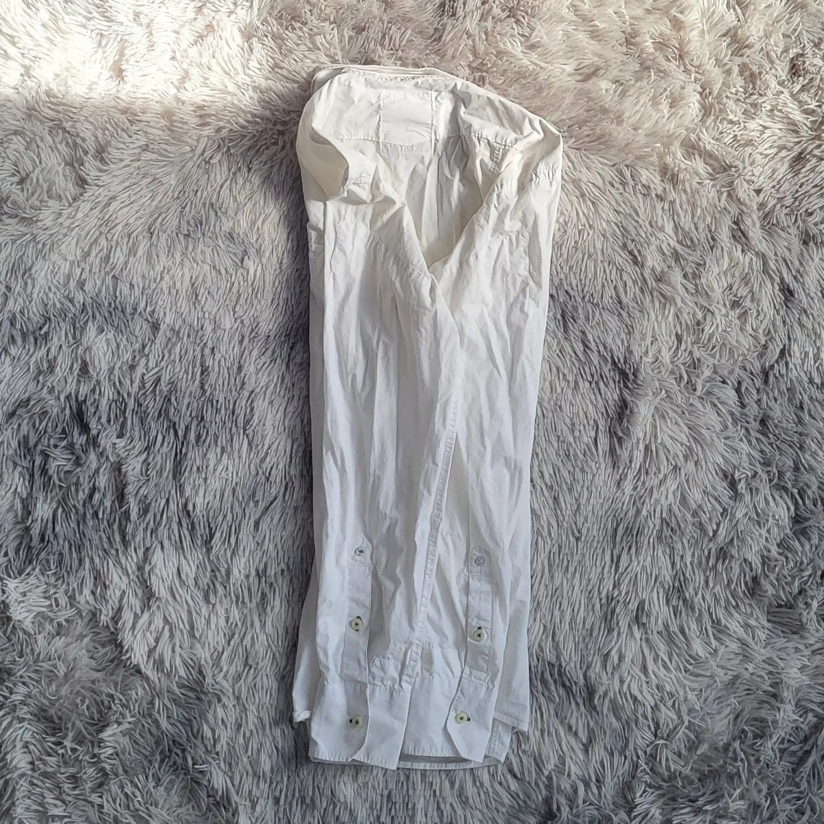 Chemise blanche, marque non lisible, taille non indiquée, Fripes Sélect