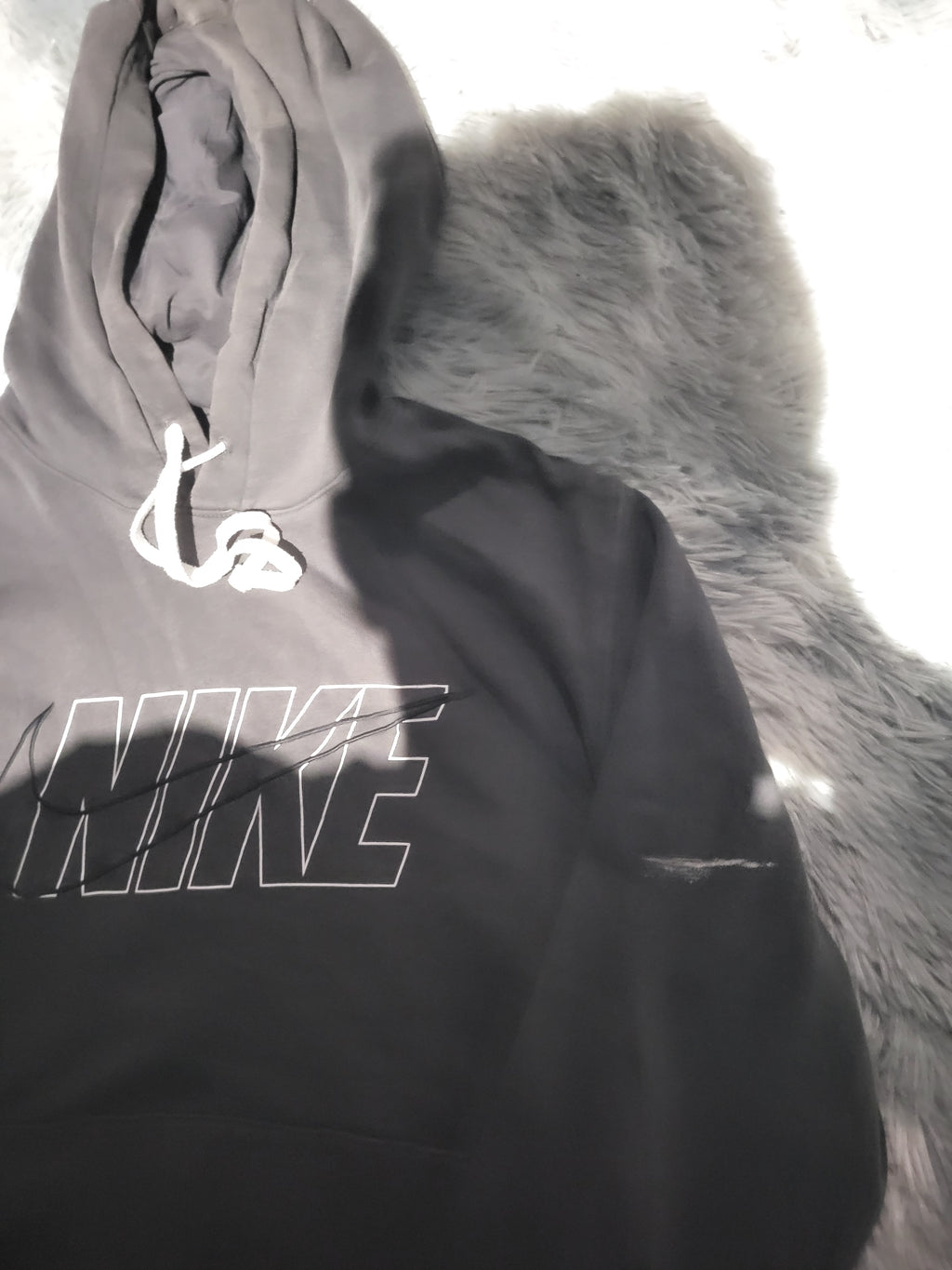 Sweat à Capuche Nike Noir – Style Workwear Distressed – Taille L – Idéal Upcycling / Grunge