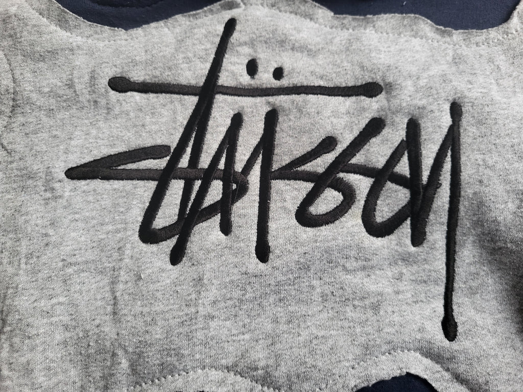 Sweat à capuche Stüssy Reworked Patchwork – Pièce Unique 1/1 – Bordeaux, Gris & Bleu – Taille XL (Ultra-Boxy Fit)