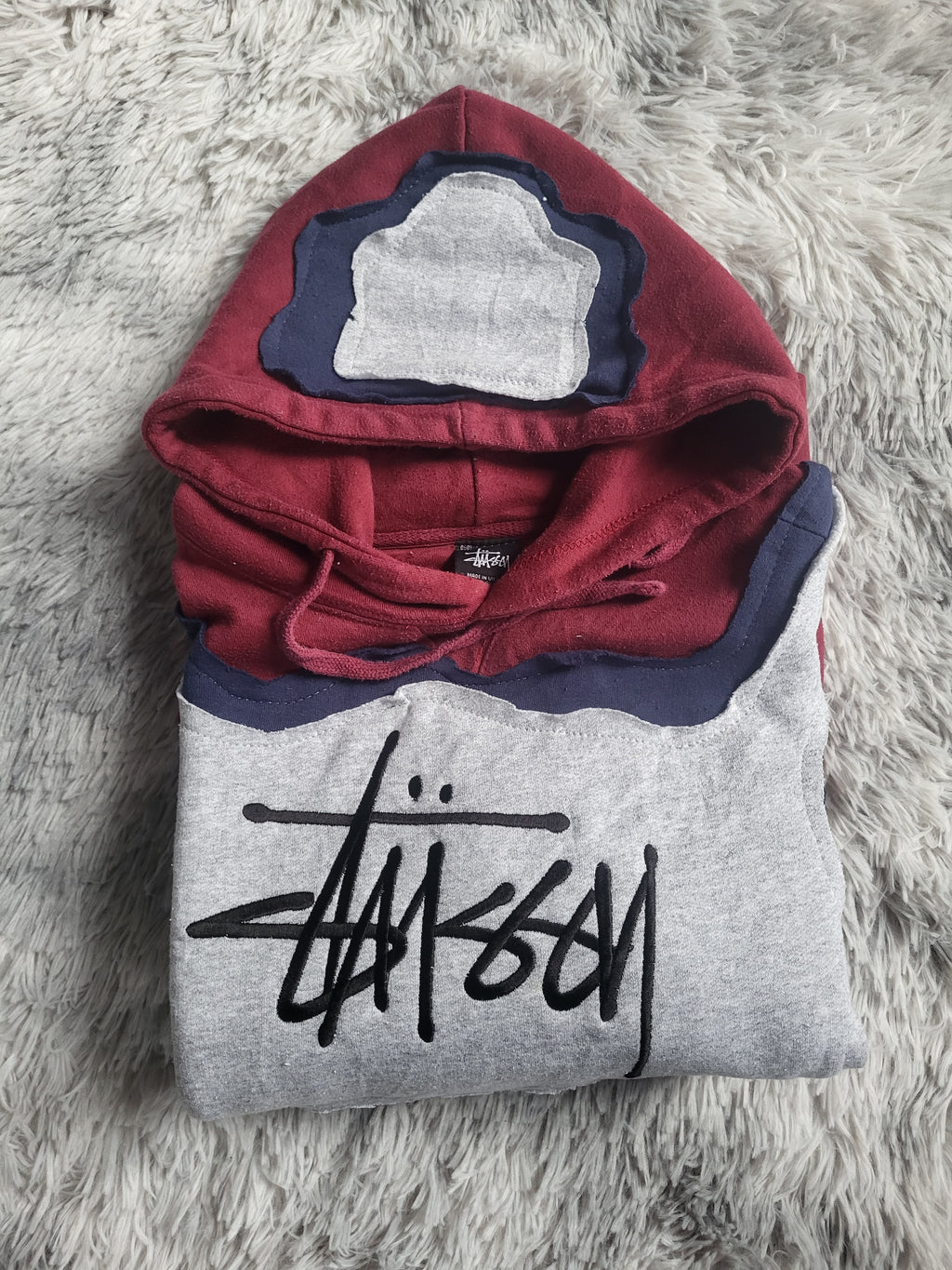 Sweat à capuche Stüssy Reworked Patchwork – Pièce Unique 1/1 – Bordeaux, Gris & Bleu – Taille XL (Ultra-Boxy Fit)