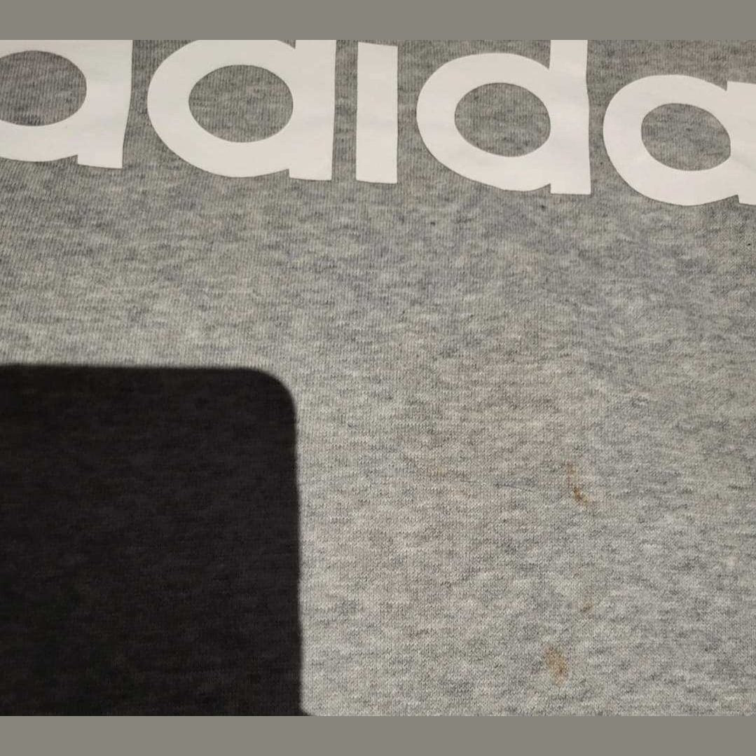Sweatshirt gris Adidas, logo blanc, taille non visible, Fripes Sélect