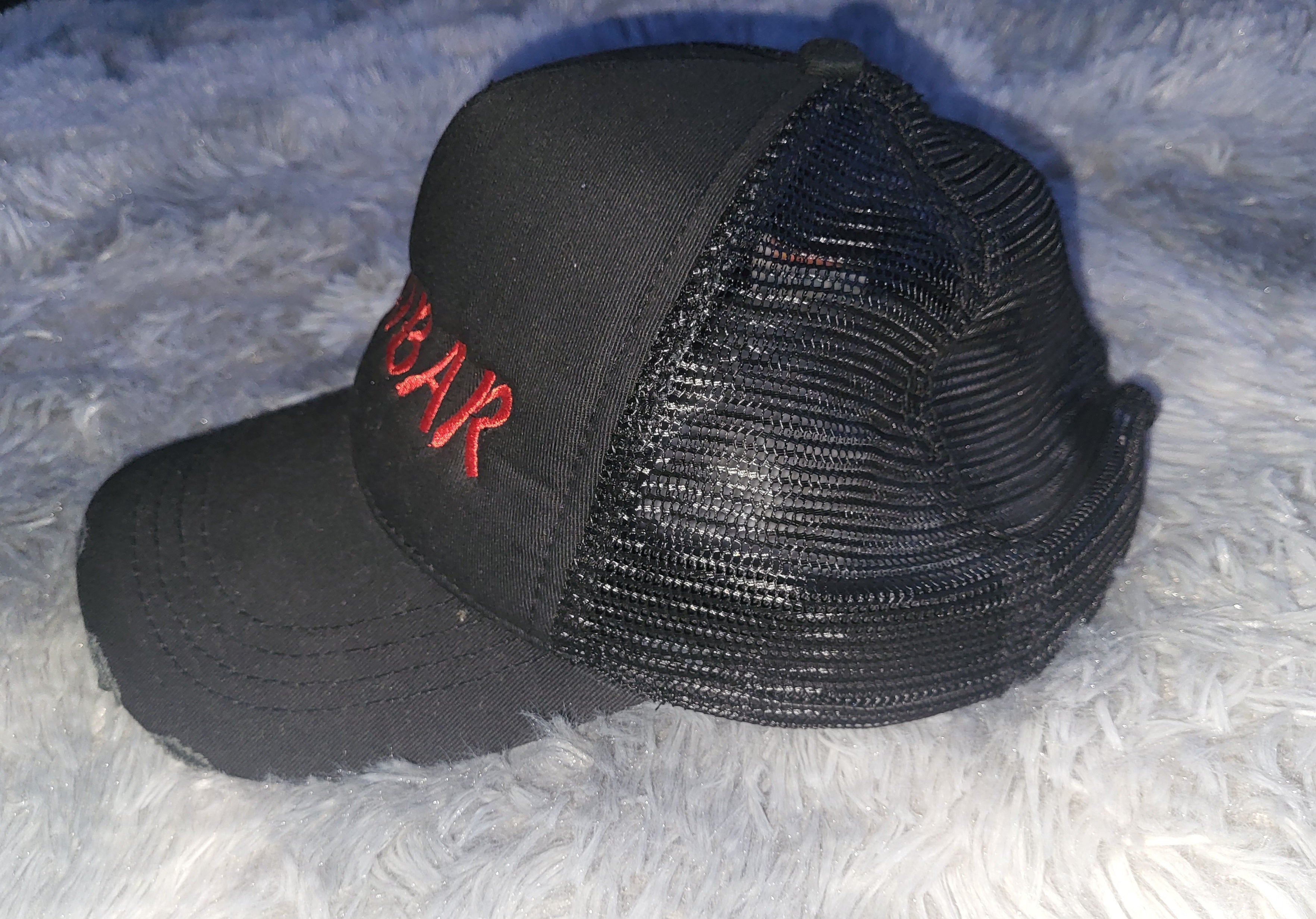 Casquette Trucker Vintage ESCOBAR – Broderie 3D – Base Atlantis – Noir & Rouge