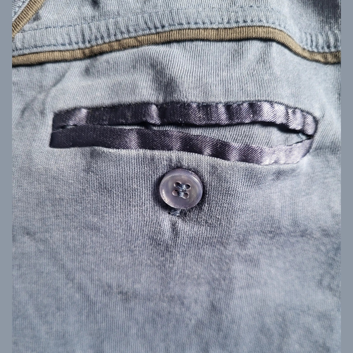 T-shirt Bill Tornade Bleu Marine – Col V – Poche Poitrine – Taille L