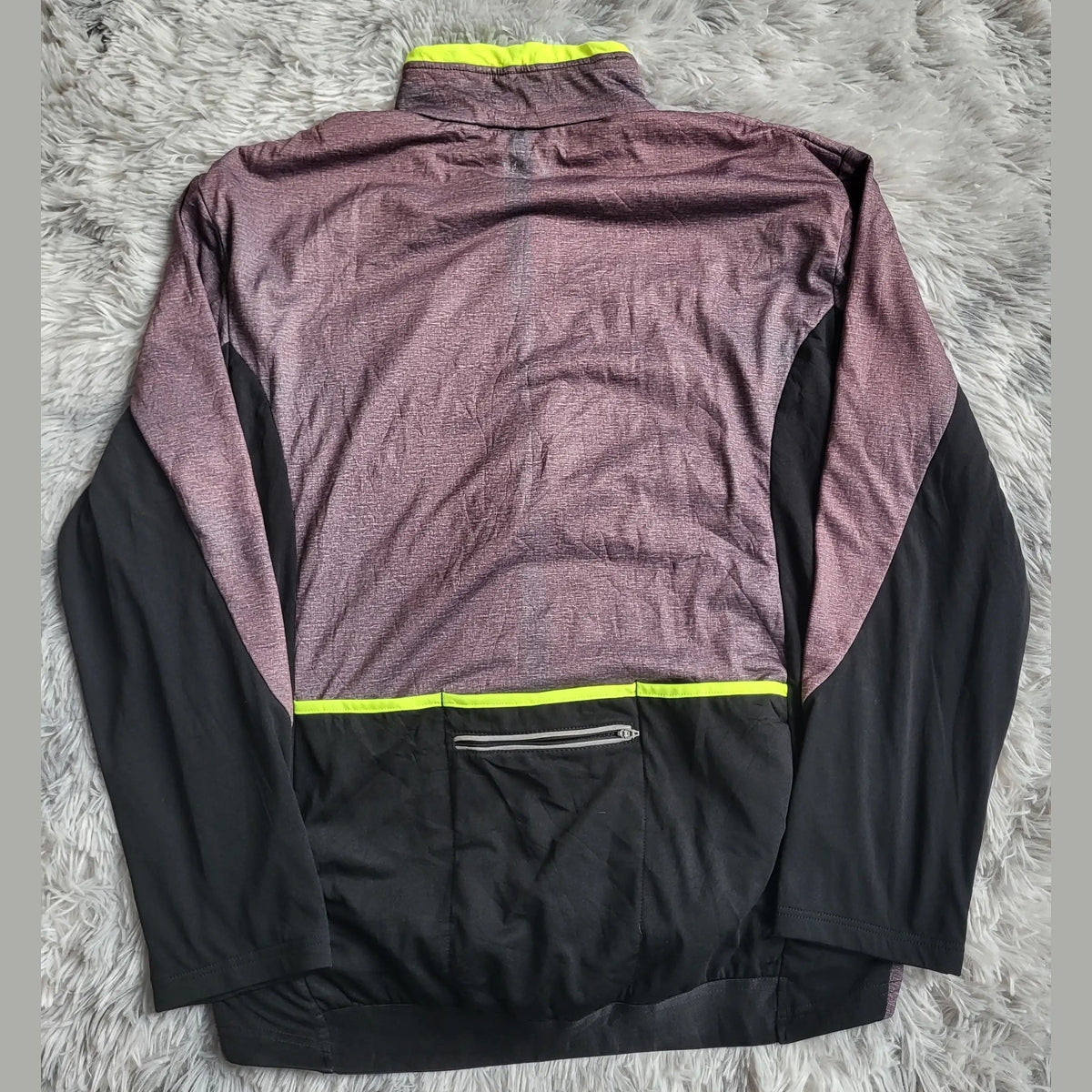 Veste de sport bordeaux et noire, détails jaunes fluo, taille non indiquée, Fripes Sélect