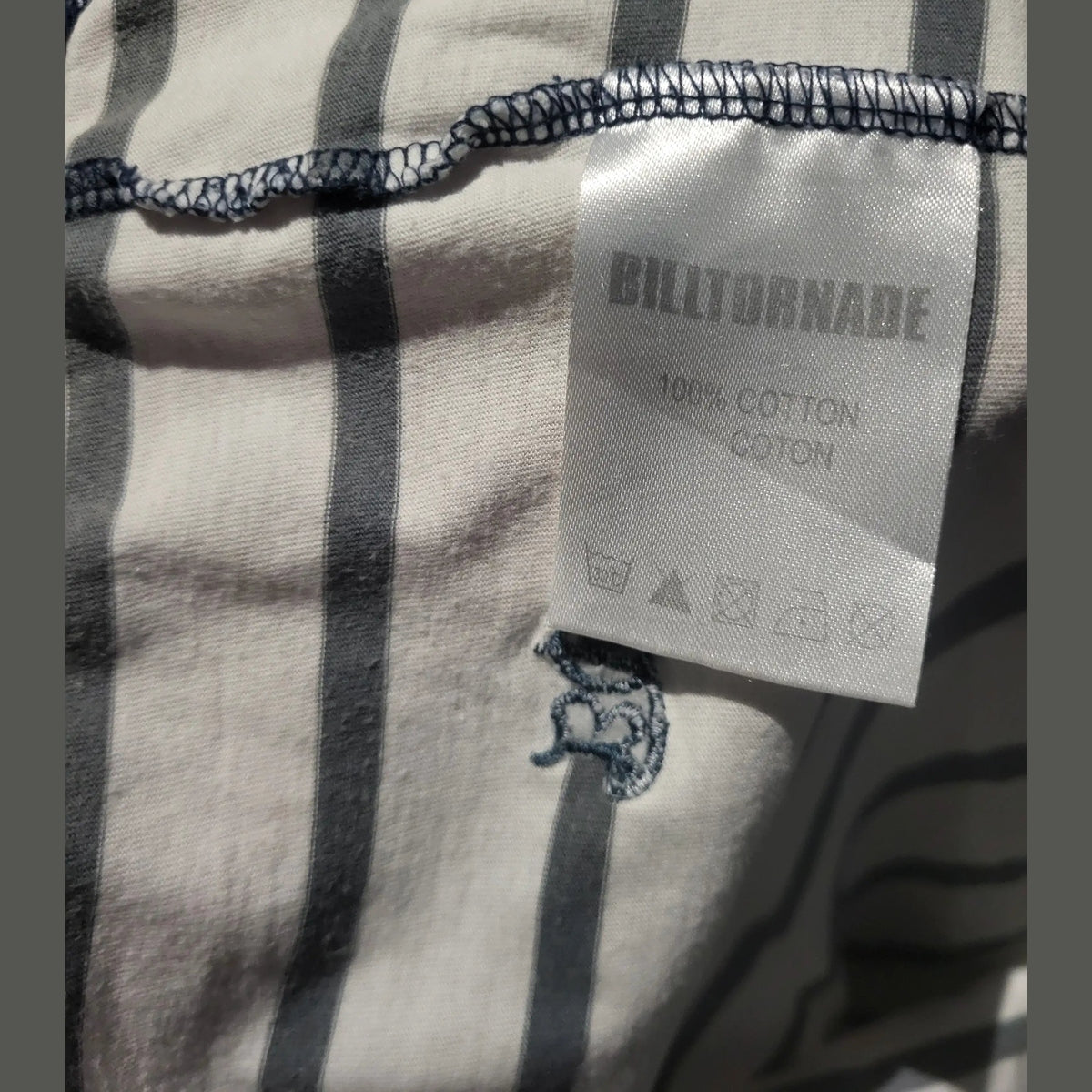 Chemise Billtornade à rayures blanches et grises, taille non précisée. Fripes Sélect