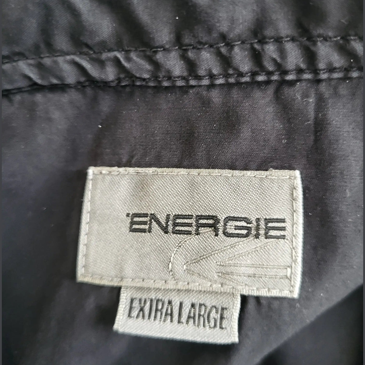 Veste noire Énergie taille XL, étiquette visible, Fripes Sélect