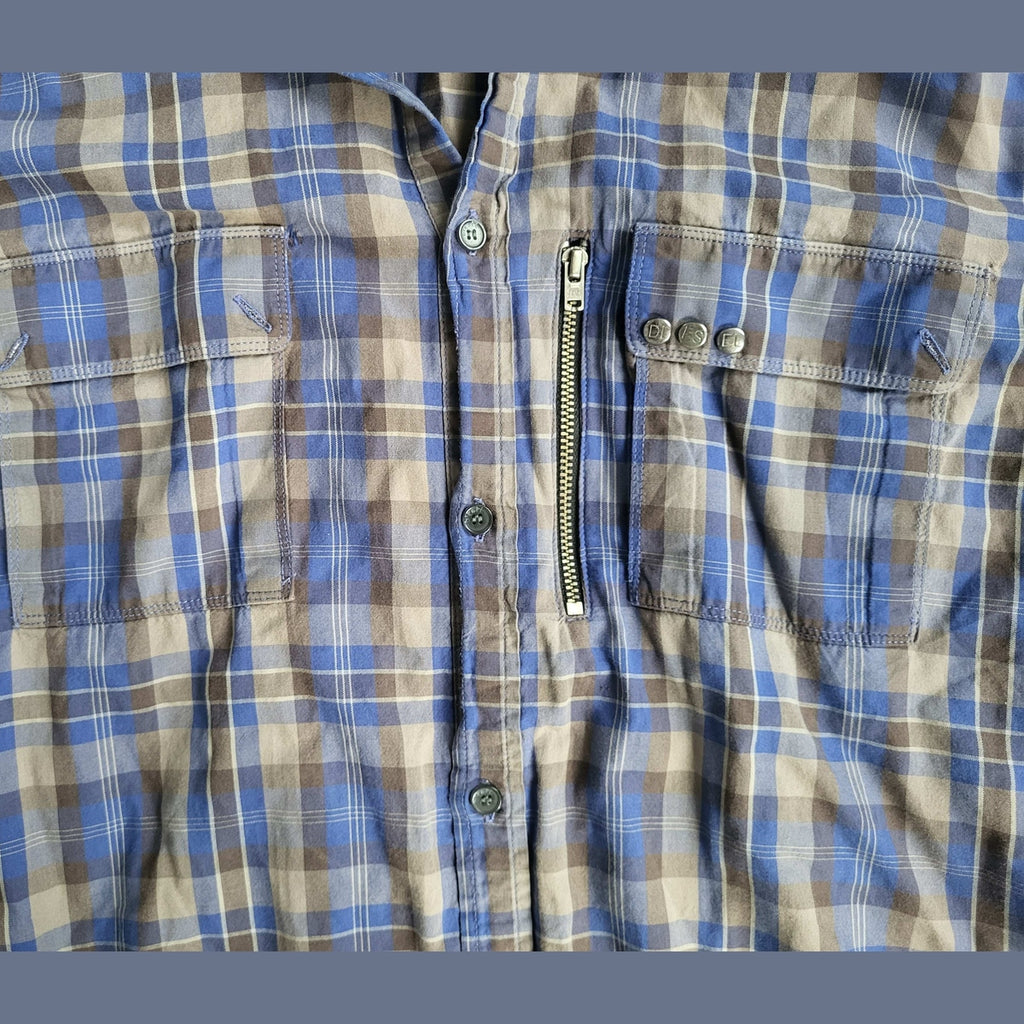 Chemise à carreaux bleus et marron, marque Diesel visible, taille non indiquée. Fripes Sélect