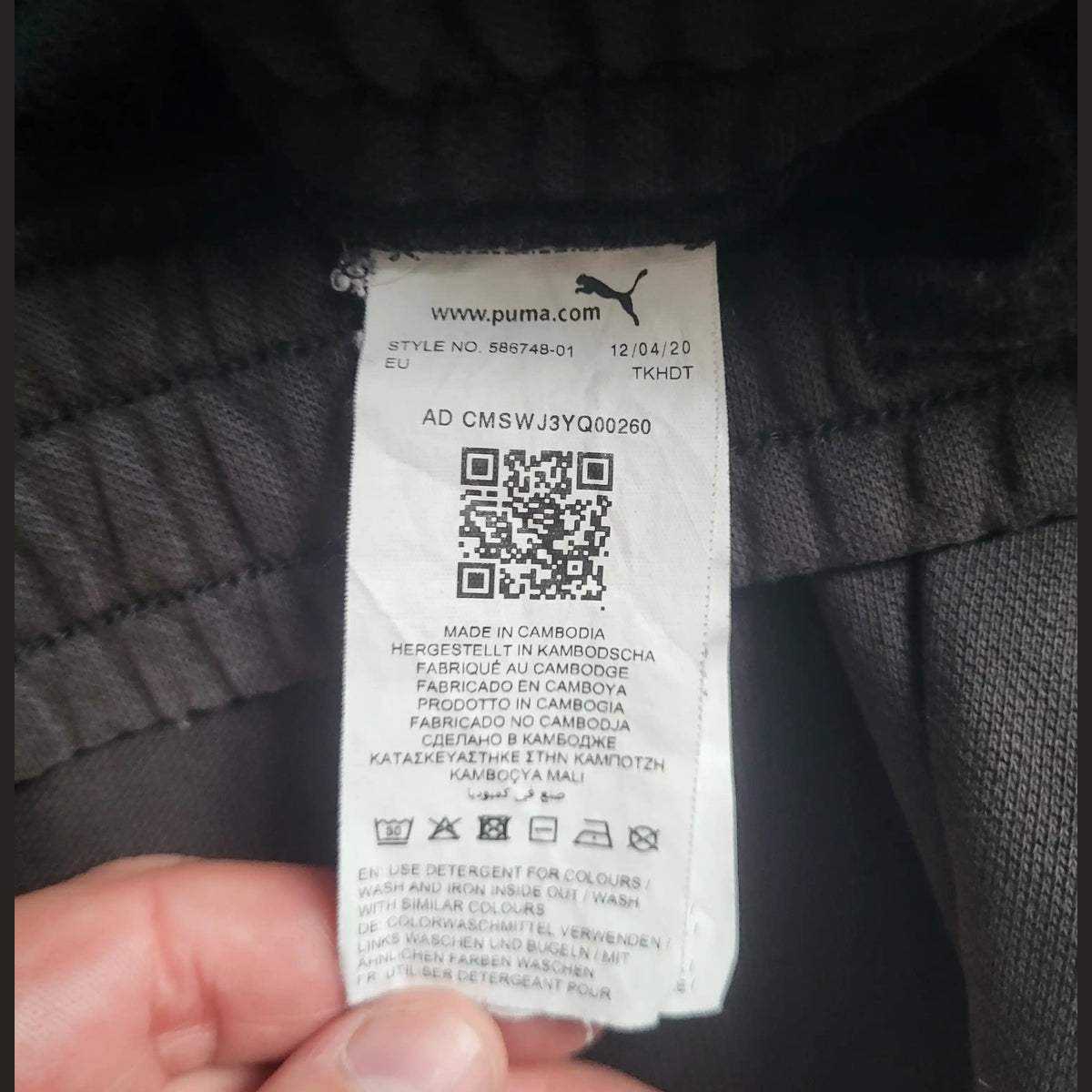 Pantalon Puma noir taille EU, étiquette visible avec logo Puma. Fripes Sélect