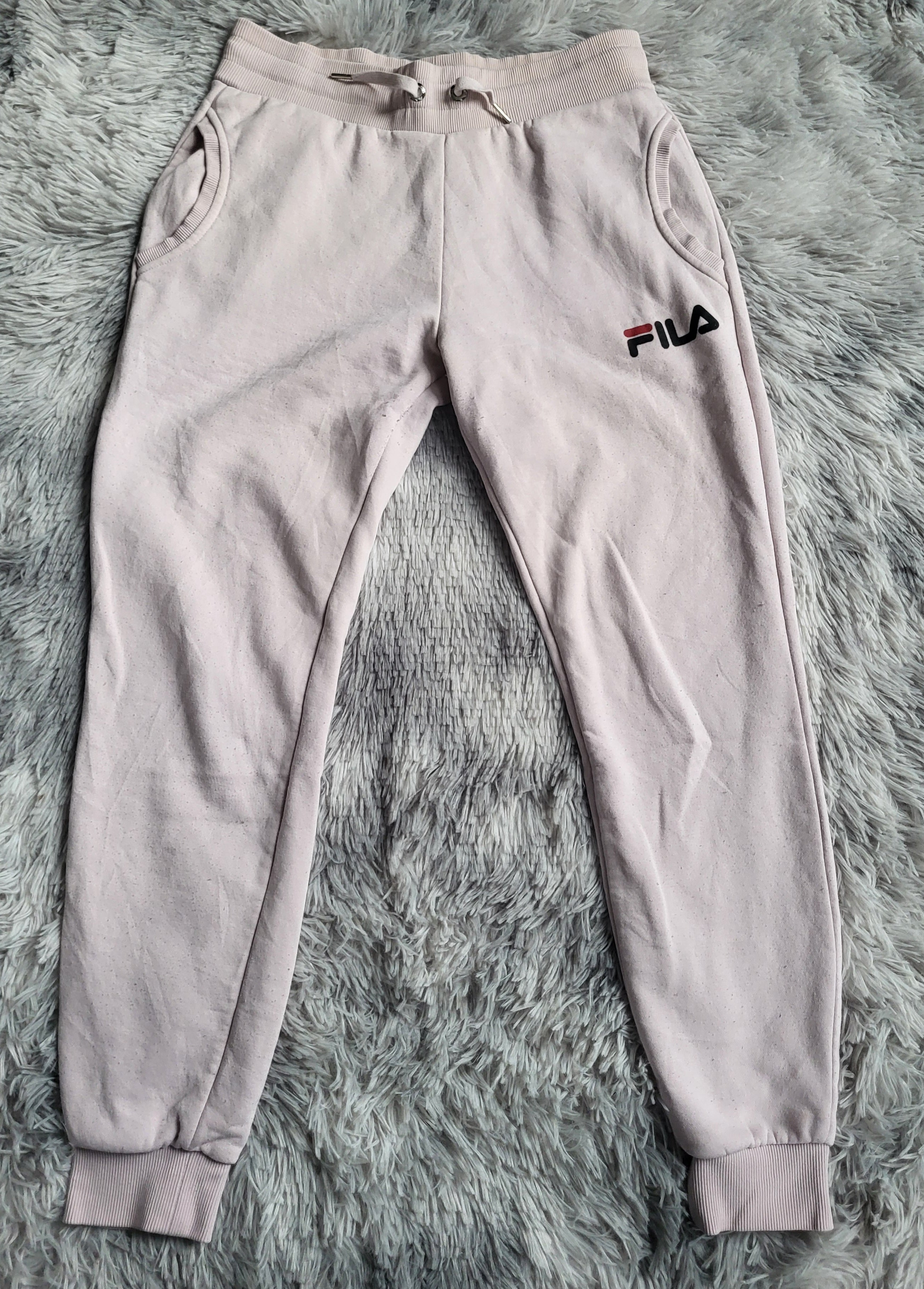 Pantalon de jogging Fila – Saumon Clair – Taille XS – Modèle Feeno Core Style