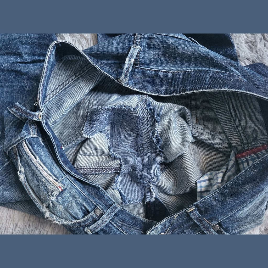 Jean bleu vintage, sans marque visible, taille non indiquée, Fripes Sélect